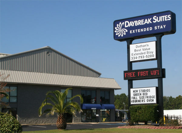 Daybreak Suites Extended Stay Dothan Exterior photo